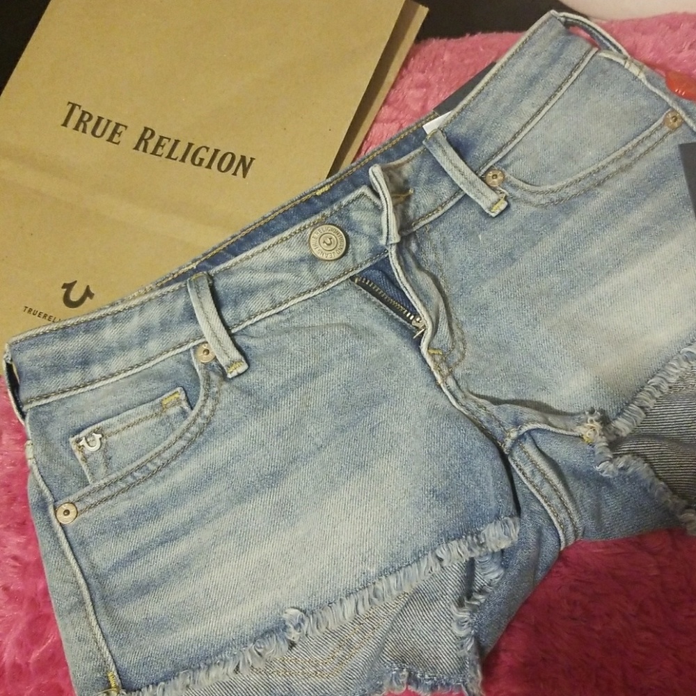 NWT Joey Cutoff Short "True Religion"